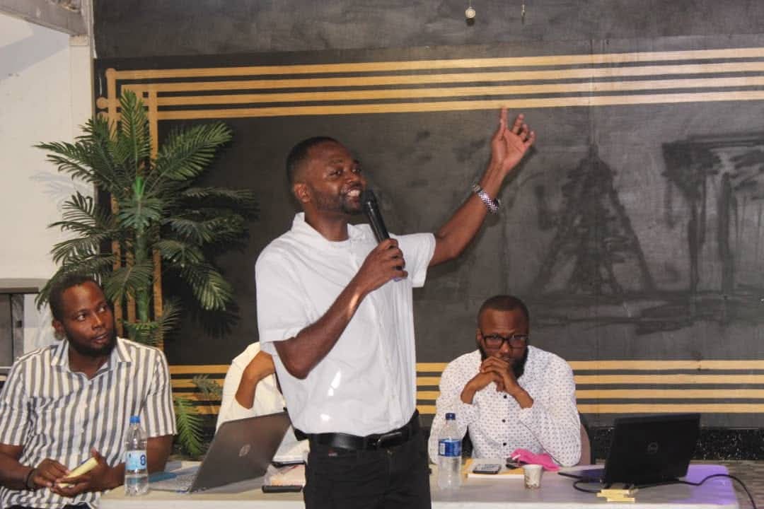 Formateur partageant son expérience avec les participants